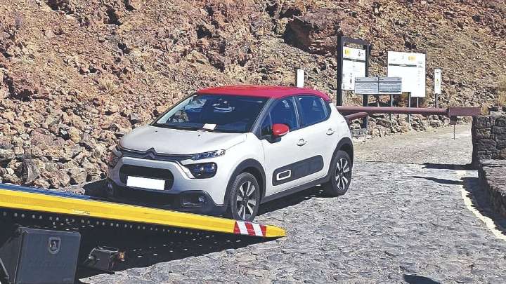 Una grúa fija y multas más altas ante el caos de tráfico en el parque nacional de Tenerife