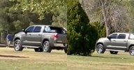 ¡Como patrón por su casa! Mete su troca al área verde del Chamizal