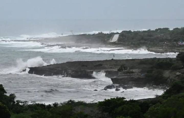 Huracán Melissa golpea Cuba tras dejar a Jamaica en estado catastrófico