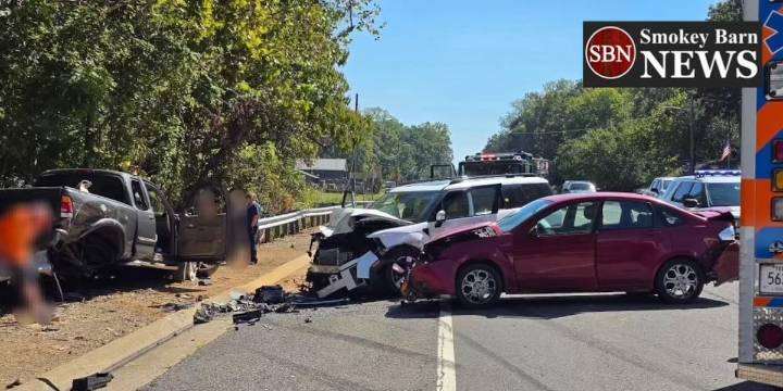 Three-car crash mangles cars, slows traffic in Greenbier