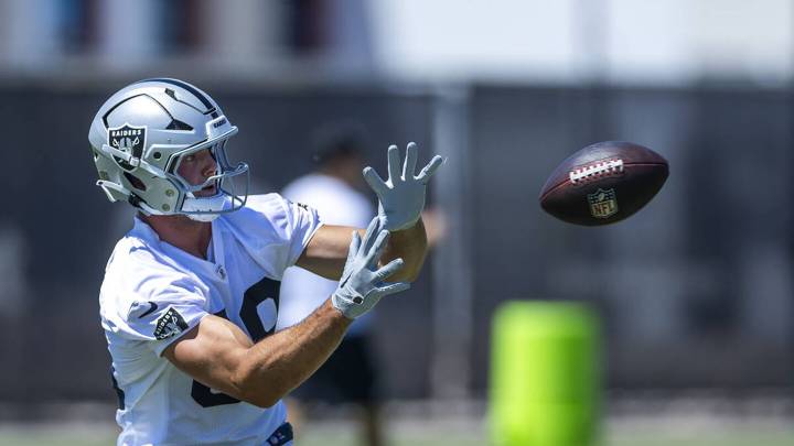 Brock Bowers "ready to roll" after being a full practice participant Wednesday