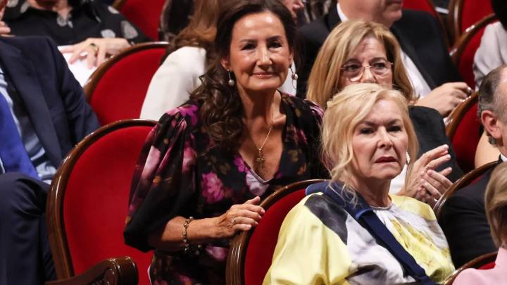 Las abuelas de Leonor la arropan en su día grande en Asturias: ovación para la reina Sofía, cariños para Paloma Rocasolano