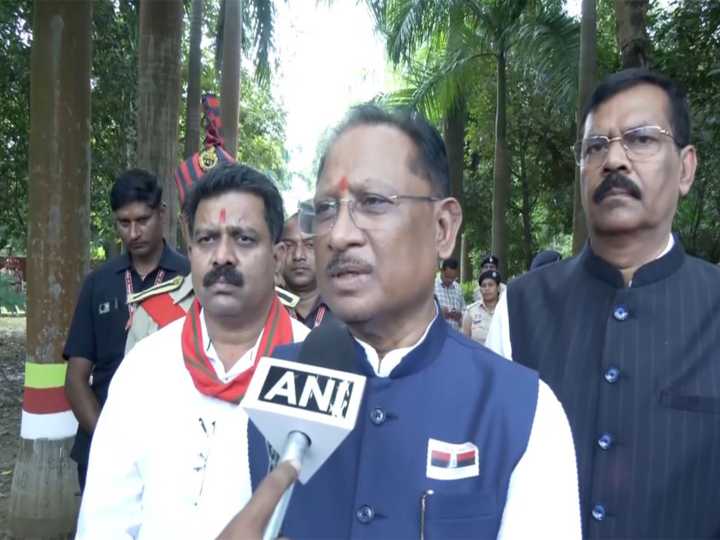 Chhattisgarh CM lauds bravery of police in combating naxalism