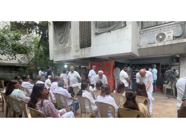 Celebs gather for antim darshan of Satish Shah at his residence