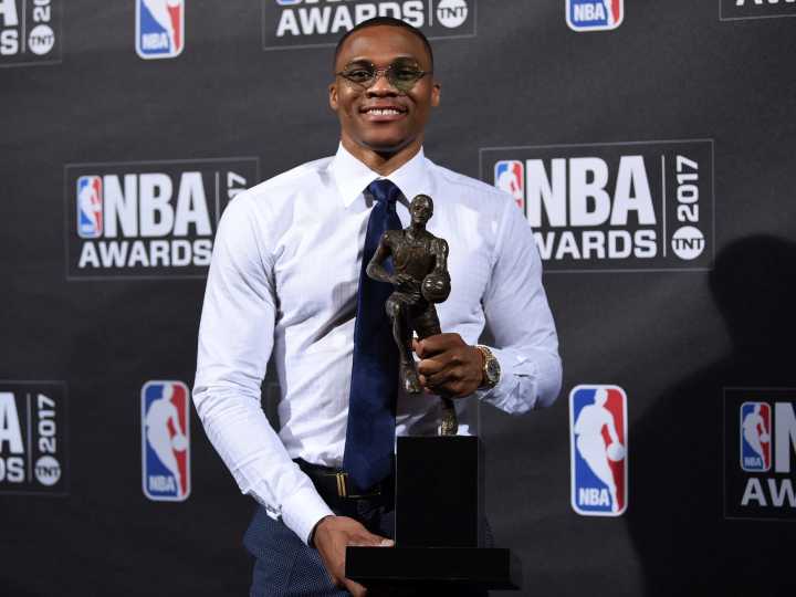 El MVP que rechazó 10 millones de dólares para jugar su 18° temporada en la NBA