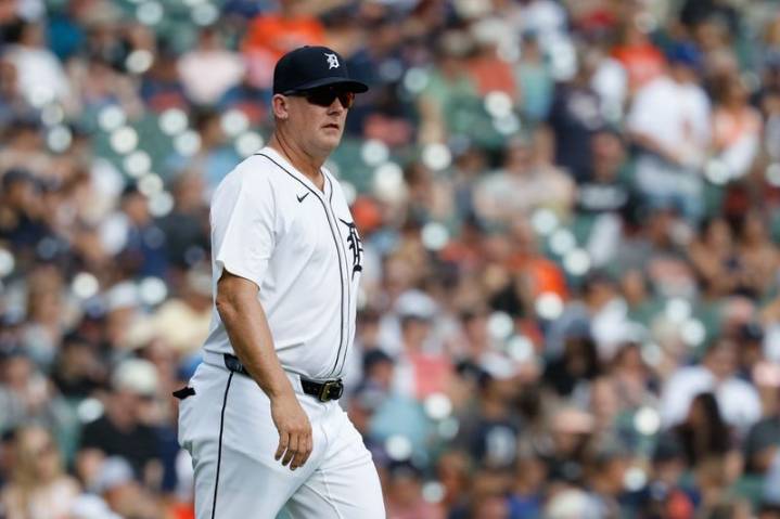Tigers extend manager A.J. Hinch following ALDS defeat