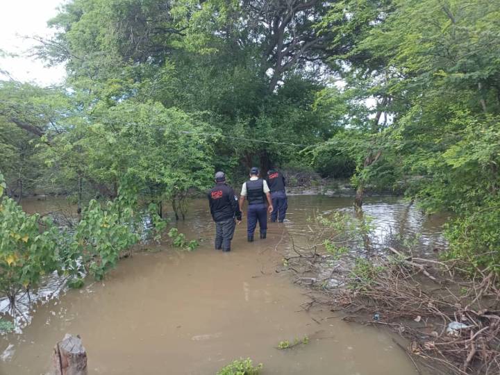 “No podemos salir a buscar agua o alimentos”: lluvias dejan familias incomunicadas en la Guajira