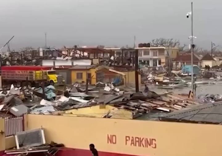Video: histórico huracán Melissa, categoría 5, dejó gran devastación sobre Jamaica. Ahora, sigue su avance por el Caribe