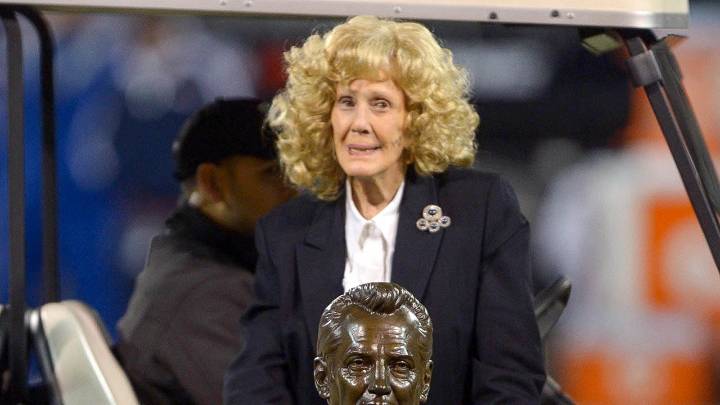 Carol Davis, Raiders owner Al Davis' widow, dies at 93 years old