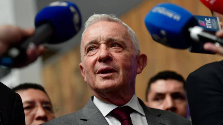 Tribunal de Bogotá absuelve al expresidente Álvaro Uribe en casos de soborno