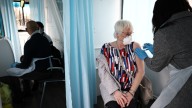 Solo 40% de adultos mayores se vacunan para prevenir neumonía: Pfizer México