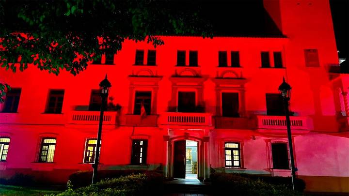 Santiago del Estero se ilumina de rojo en el Día Mundial de la Lucha contra la Poliomielitis