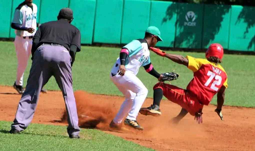 Piratas sacuden a los líderes en serie beisbolera cubana (+Foto)