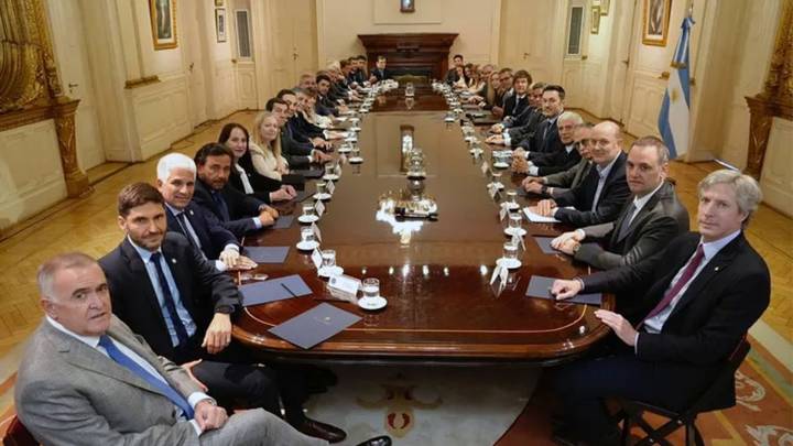 Milei y un gesto simbólico a los gobernadores: evalúa trasladar la Capital Federal al interior