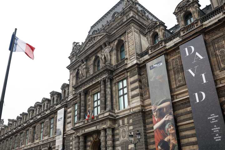 Un atraco en el Louvre, sin heridos, lleva al cierre del museo durante todo el día