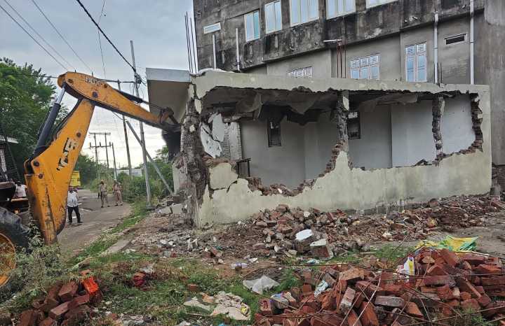 JMC Demolishes Illegal Constructions In Different Parts Of Jammu City
