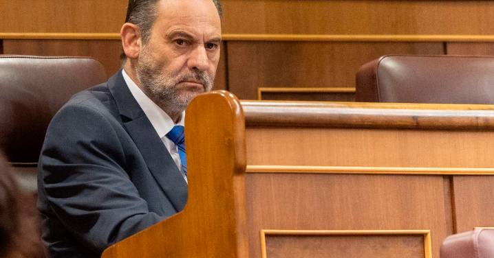 Ábalos pide al Supremo que expulse a PP, Vox y Iustitia Europa del caso Koldo