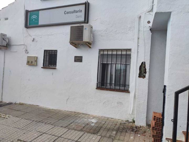 Arreglos de fontanería obligan a cerrar de nuevo el consultorio de Darro