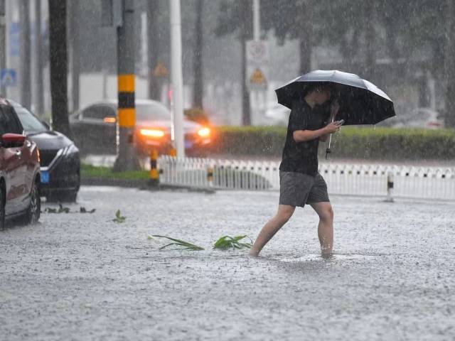 Typhoon Matmo hits southern China during peak holiday season