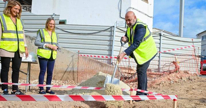 El alcalde de Palma, Jaime Martínez, pone la primera piedra al ansiado casal de barri de Génova