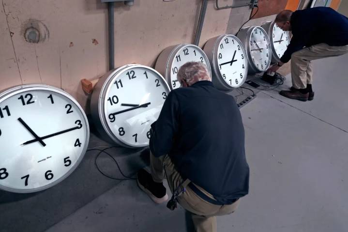 Esto es lo que le pasa a tu cuerpo cuando los relojes se atrasan una hora