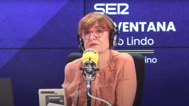 Elvira Lindo critica el periodismo del titular: "Si comentan mucho, parece que han escuchado todo… y no es así"