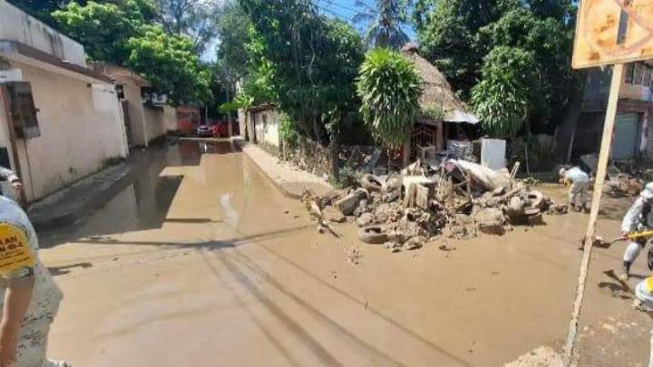 Habitantes de Álamo claman por ayuda; hay personas sepultadas por el lodo y desaparecidas, alertan