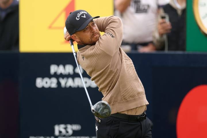 Deadspin | Xander Schauffele climbs into tie for lead in Japan