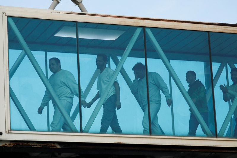 US Supreme Court lets Trump strip temporary status from Venezuelan migrants 