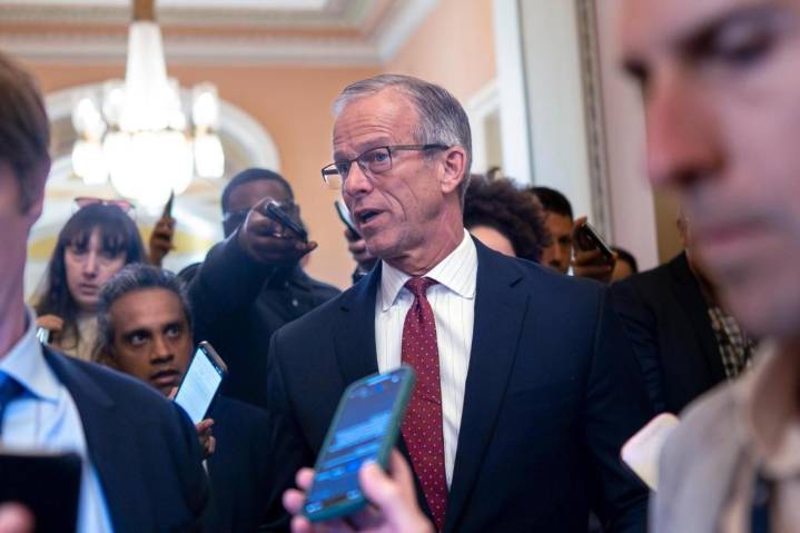 Senate Republicans head to the White House in a show of unity