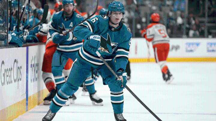 Dickinson aiming to get 'bigger, stronger' with youthful Sharks