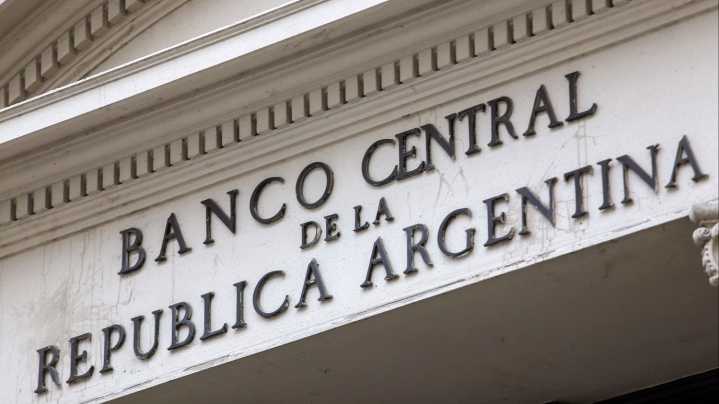 Argentina y EEUU formalizaron el swap por USD 20.000 millones