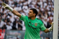 Atentos en la U: Aseguran que Toselli evalúa su retiro del fútbol a fin de año