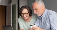 7 tips para que adultos mayores realicen compras seguras en línea