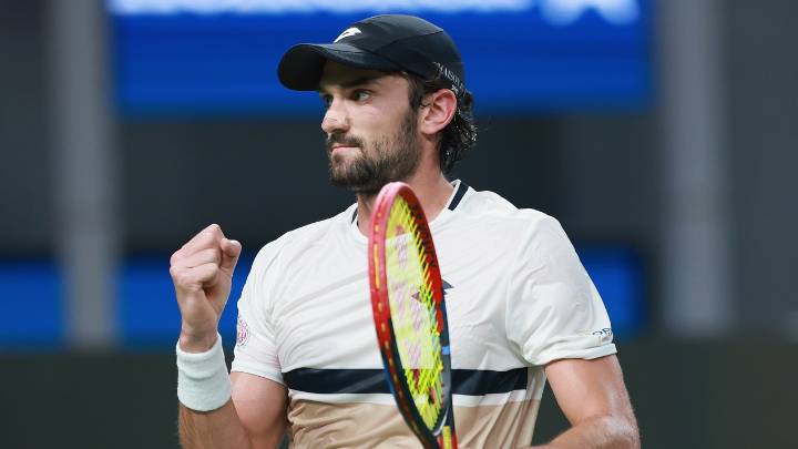 Un histórico Vacherot se lleva la final de Shanghái ante su primo Rinderknech
