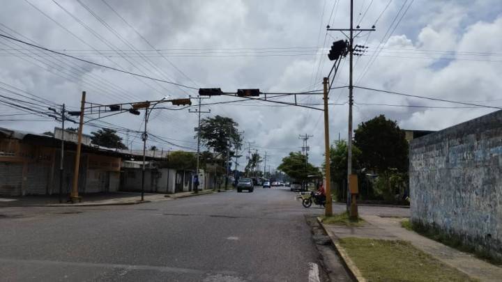 Sin precaución: vehículos de cuerpos de seguridad ponen en peligro a terceros