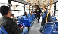 Proponen que pase libre para policías en transporte solo aplique cuando están de servicio