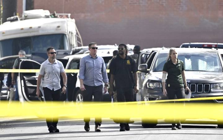 Federal agent and suspect injured in South Los Angeles shooting