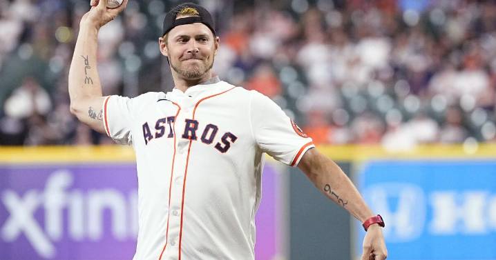 'I'm just playing the heel.' Josh Reddick on that viral Yoshinobu Yamamoto tweet