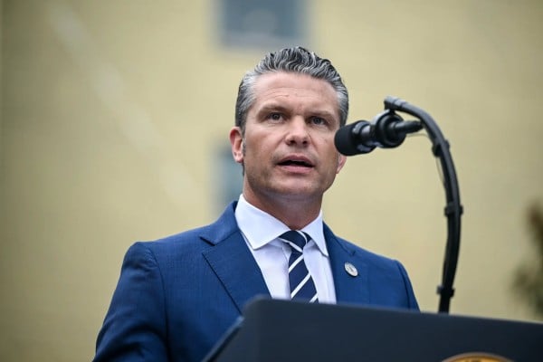El ejército de EU ataca otro barco cerca de Venezuela, según Hegseth