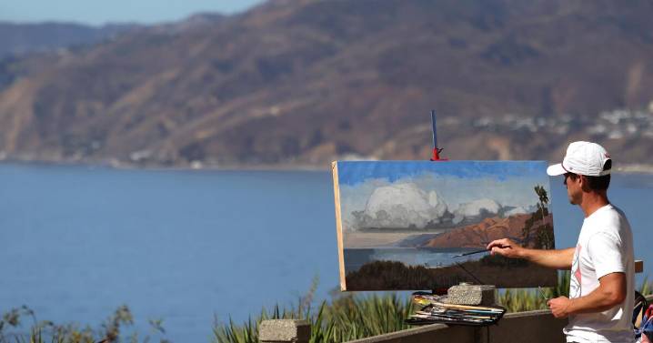 Santa Ana winds, hot temperatures heighten Southern California's fire risk