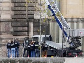 Robaron joyas "de valor incalculable" en el Louvre y Francia cierra el museo más visitado del mundo