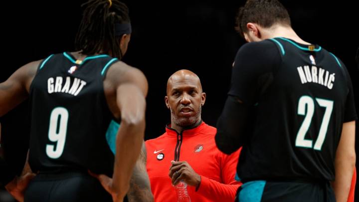 Jugador y entrenador de la NBA fueron detenidos en una investigación sobre apuestas ilegales según el FBI