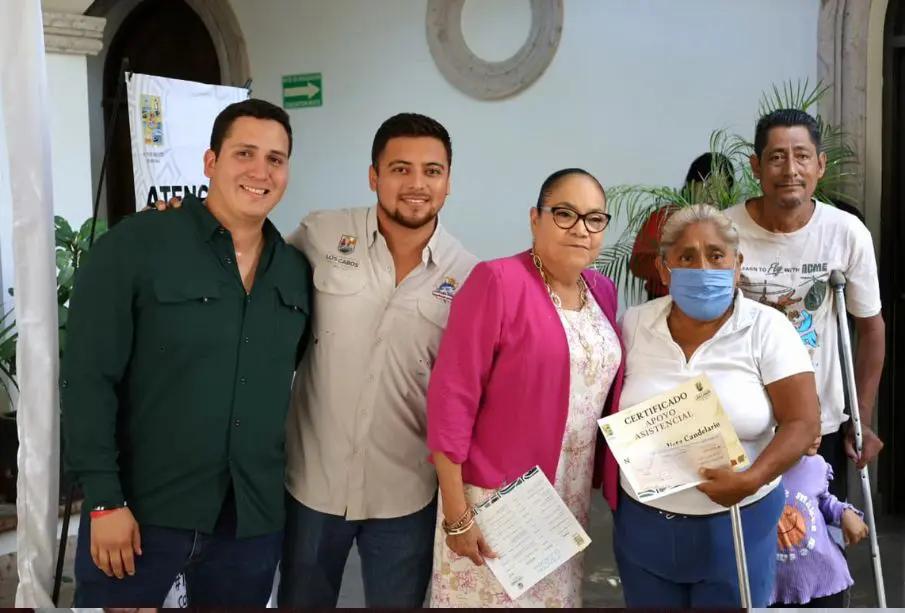 Ayuntamiento de Los Cabos entrega apoyos económicos asistenciales por más de 350 mil pesos