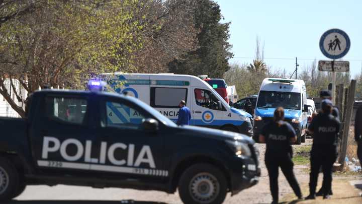 Tenía una orden de detención por intento de homicidio, fue a un programa de televisión a negarlo y acabó entregándose en directo
