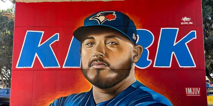 Alejandro Kirk honored with mural in Tijuana