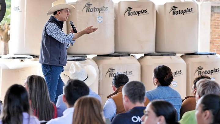 Esteban Villegas entrega obras y apoyos sociales que mejoran la calidad vida de las familias en Guadalupe Victoria
