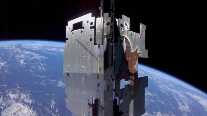 Australian nanosatellite snaps 1st selfie in space before tracking cosmic gamma