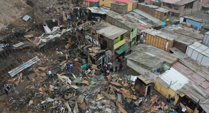 SJM: Fiscalía investiga incendio que arrasó con decenas de viviendas en Pamplona Alta