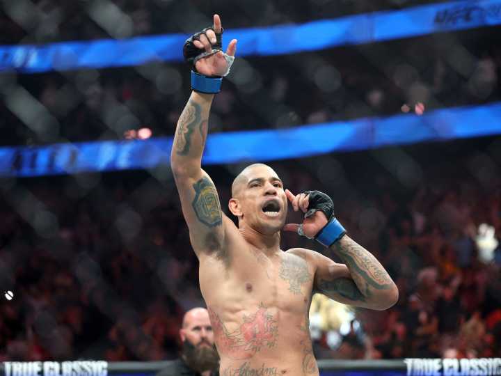 Pereira upsets Ankalaev with first round TKO in title rematch at UFC 320